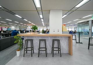 2022年5月に移転したオフィスは解放感があり、社員の様子も見えやすい！