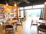 本社自社ビル6Fです。ここでは休憩・打ち合わせなどが行われております。