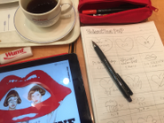 休日にカフェでラフを書いたり。