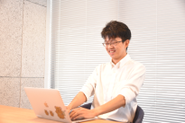 エンジニアの楊。北京の大学でコンピュータサイエンスを専攻。野村総合研究所、リクルートなどを経て、JCVにジョイン