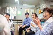 ボランティアさんとの打ち合わせ。この施設に関わってきた様々な方と力を合わせながらよりよい施設にすることを目指しています。