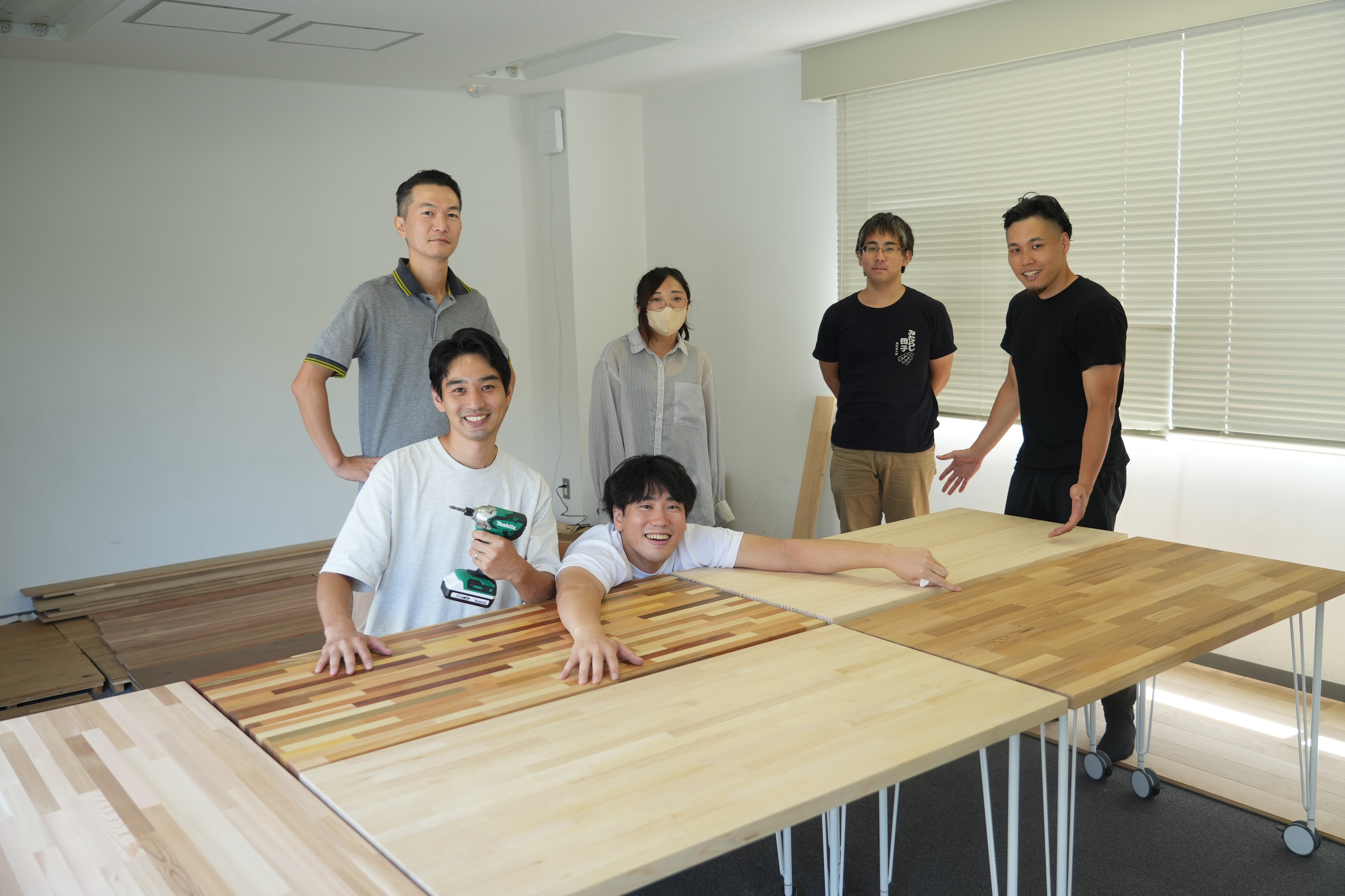 メンバーが自分で作る、自分のための机