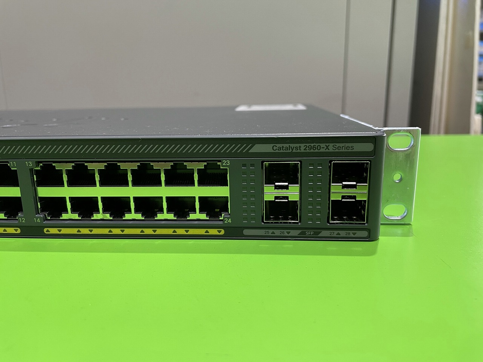 CISCO WS-C2960X-24TS-Lを開けました | 株式会社ゲットイット