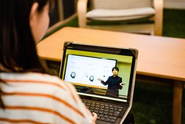 自社開発のシステムを使用したオンライン講座をいつでもどこでも受講可能