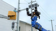 人型重機「零式人機 ver.2.0」による信号機交換作業 実証実験