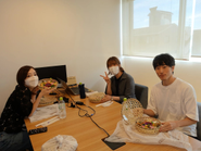 画面上でしか会えない日々が続きましたが・・・感染状況が落ち着いてきた6月某日、豪華お弁当をお取り寄せしてランチ会を開催