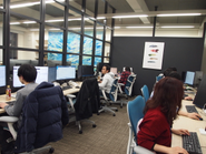 　開放感のあるエンジニア作業スペース