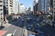 会社は宮益坂沿いにあります。
