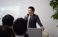 代表の澤口社長です！入社式での１枚です📷