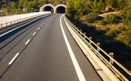 道路・トンネル・橋梁・鉄道・水道・ガス・電力・河川・砂防・港湾・通信など、生活の基盤となる社会インフラ