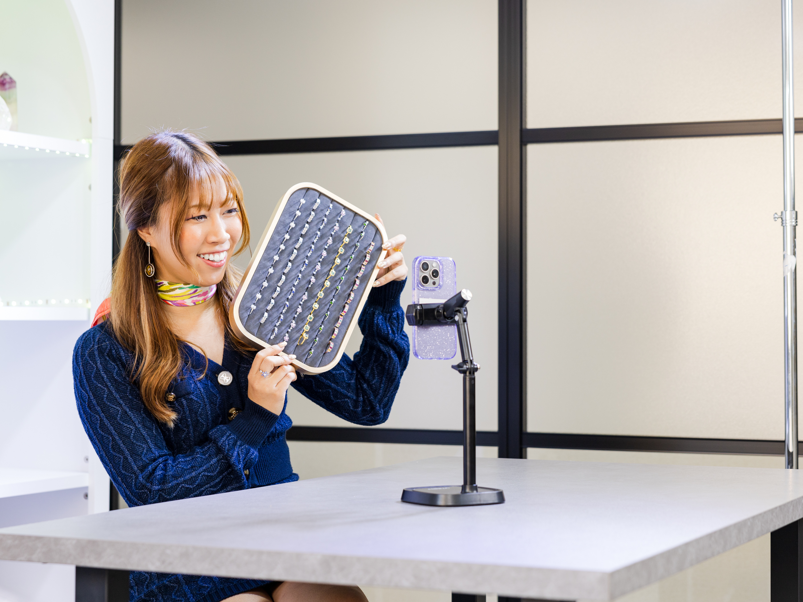 SNSのライブ配信で天然石アクセサリーを販売