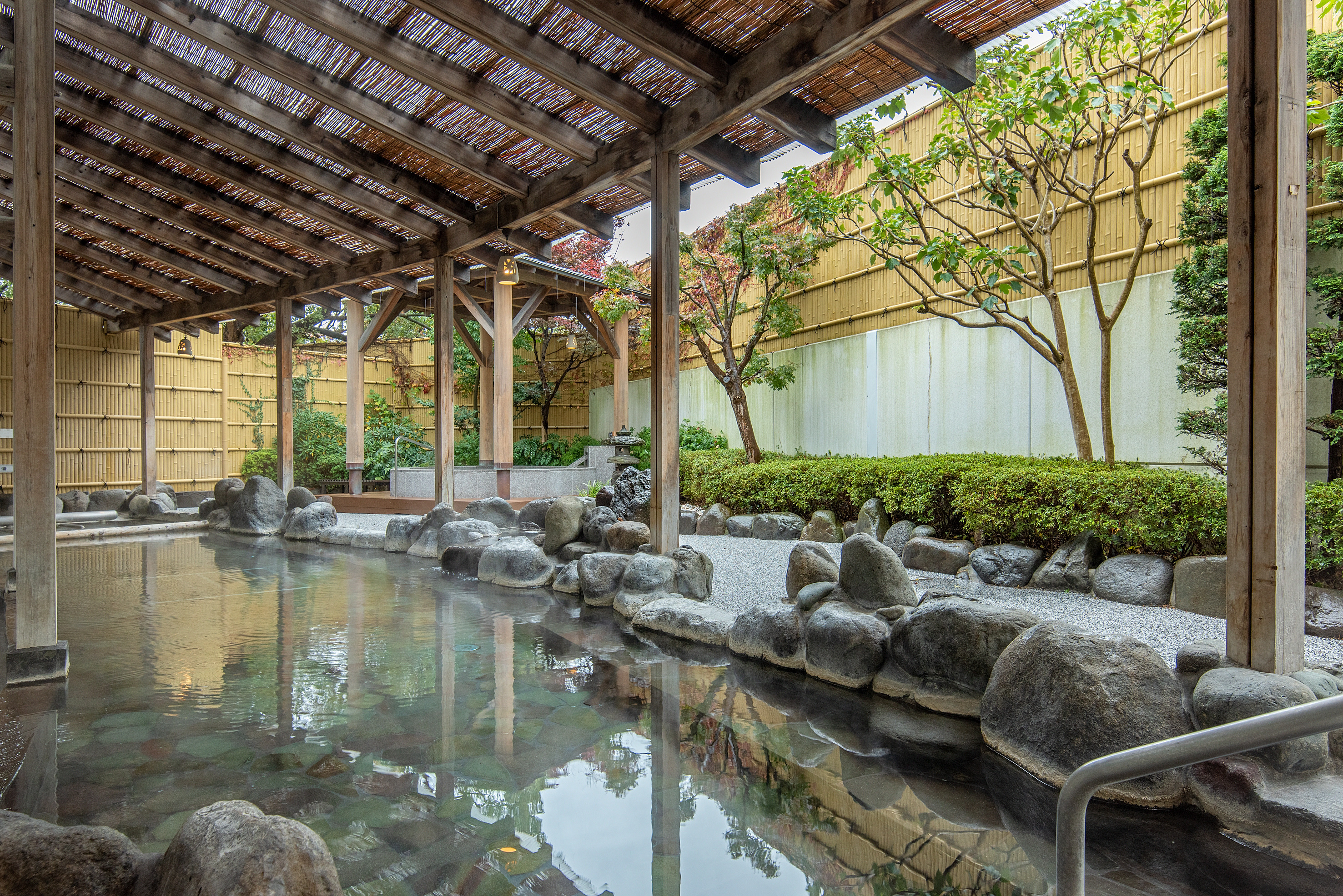 【万葉の湯 はだの館】地域と人をつなぐ「温浴・宿泊施設」としてできること