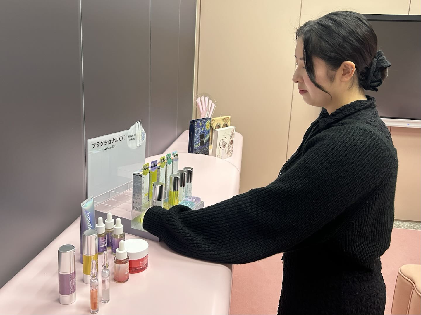 ライフスタイルカンパニー社員インタビュー：「コスメが大好きだった私。“好き”を仕事にする人たちと働いて見えた理想のキャリア」（セールスインターン）