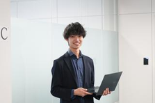 個性や意見が尊重されるフラットな環境で会社とともに成長し続けよう！