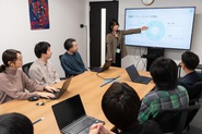 お子さんがいる社員もいたり、女性社員も多かったり。和気藹々とした職場になっています！