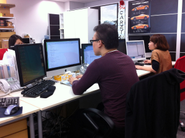 男女比はほぼ半々です