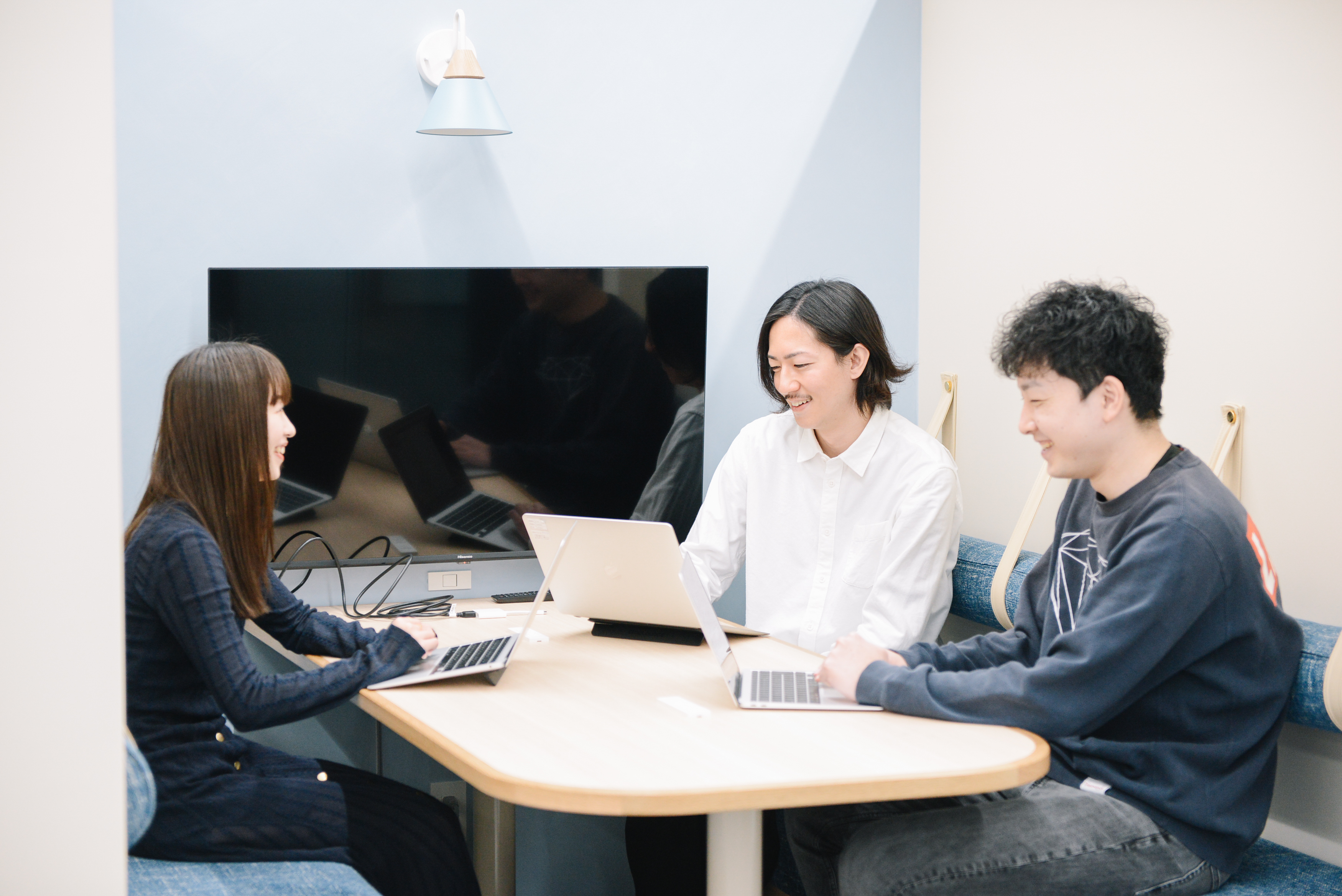 リモートワークが当たり前になった時代。自然と手を差し伸べる関係性がもたらす強さ