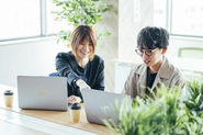 平均残業月12時間、有給消化率87%、リモートワーク率67%。様々な手当・福利厚生で社員を支援しながら、長く安心して働ける環境を整備しています。