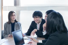 新規事業に挑戦！教育現場の経験を活かし、コンサル営業へキャリアチェンジ