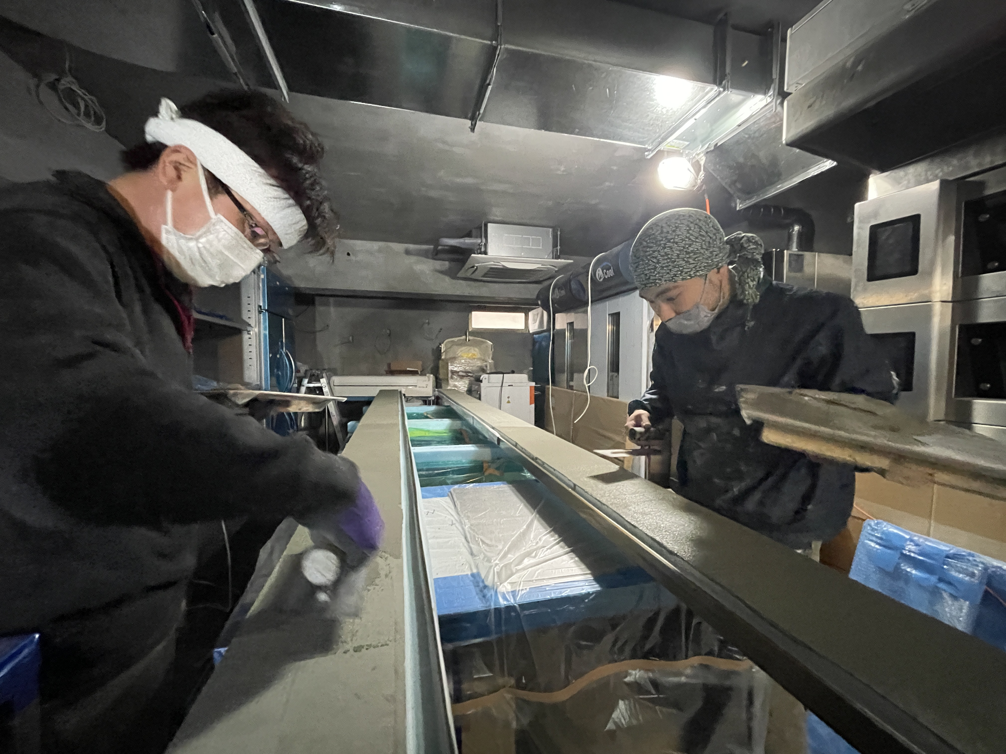 モルタル仕上げ　お店の壁を仕上げます。