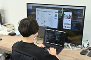 スクラム体制でのプロダクト開発、および、PdM・PjM・エンジニア・デザイナーから成るスクラムチームで、変化の大きな顧客のニーズに対応しやすい体制で実装しています。