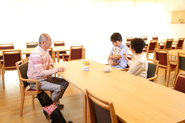 今春から入居開始！ペット共生型有料老人ホーム（ぺピイ・ハッピープレイス）ペットとずっと一緒に暮らせる。そんな幸せをサポートします。同じ敷地内には夜間対応動物病院、トリミングサロン・ドッグカフェ・猫の譲渡施設などもあり、 毎日楽しく過ごせるスペースや医療サービスも充実させました。