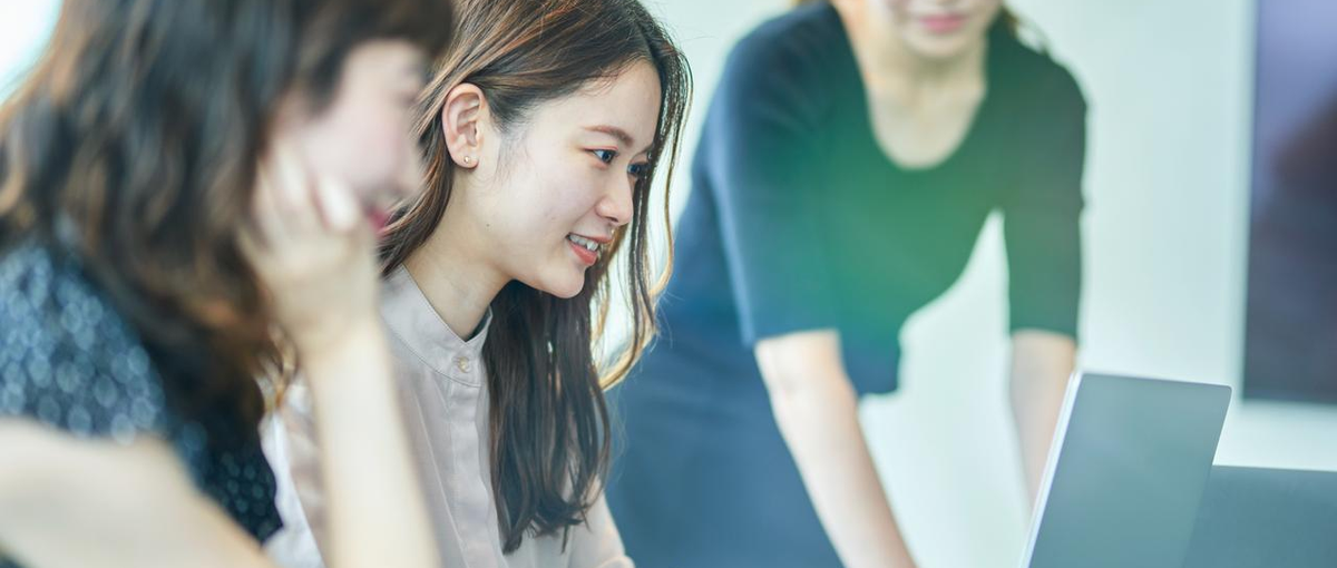 最速6ヶ月でマネージャー／知的好奇心を満たす　縦×横　のキャリアパス！