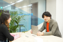 26年新卒｜IT×グローバル×グロース上場｜無形商材の営業スキルを極める