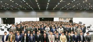 全社アワードにて、頑張った仲間をたたえあう文化があります。