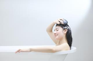 シンプルで洗練されたクリエイティブ