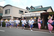 美波町で行われた阿波踊りの様子