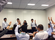 社内イベントのハッピーアワー。他部署同志の交流の場です。