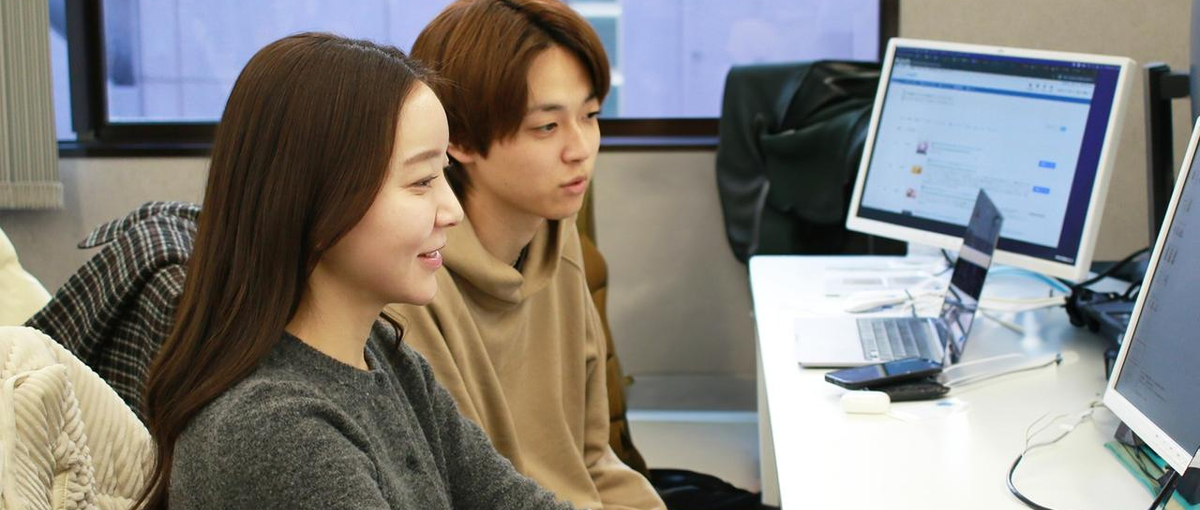 広告クリエイティブの指揮を執る。CD直下のコアポジション