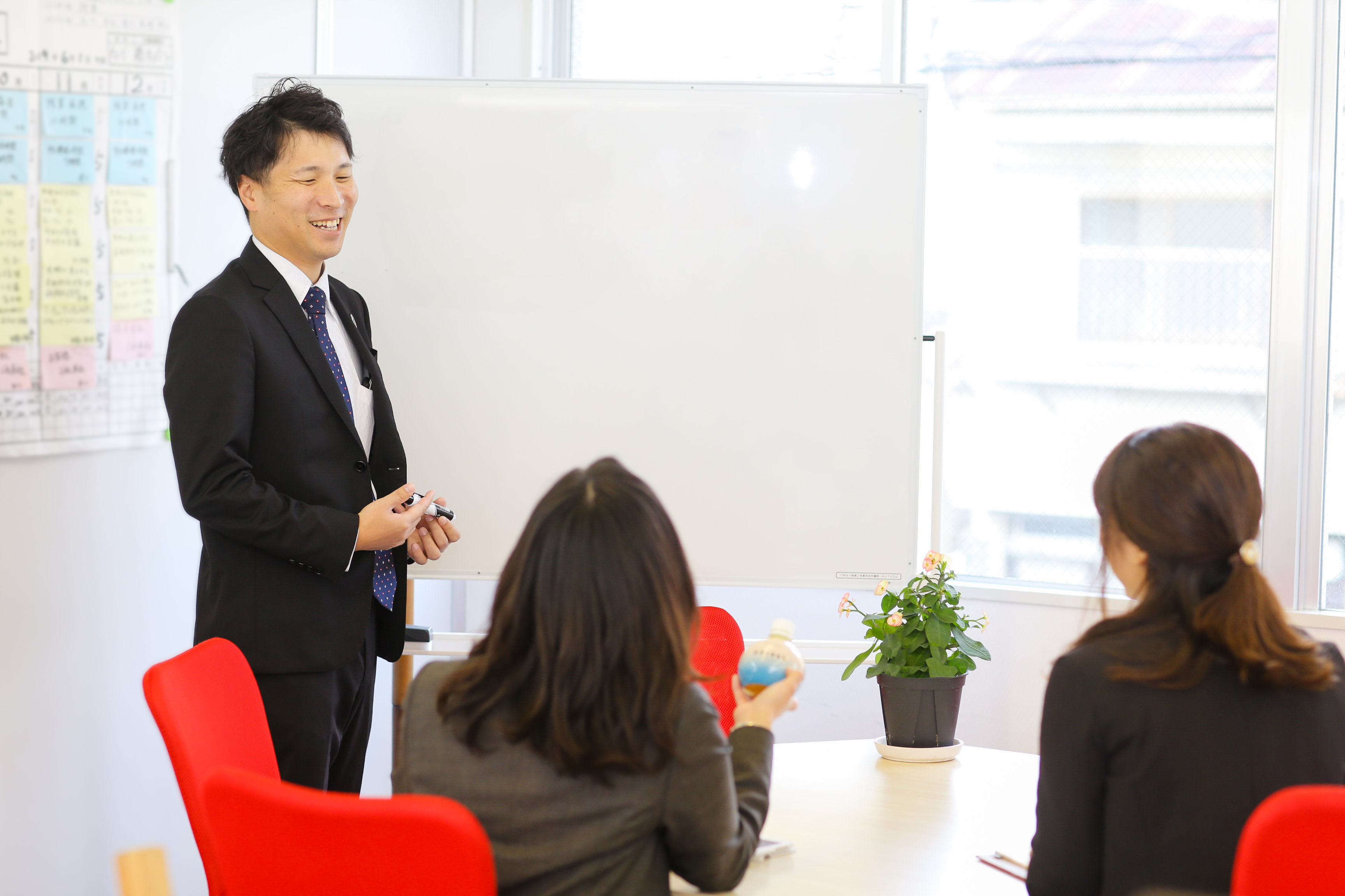 【営業・広報で就活中の方必見】1次選考有の会社説明会行います！！