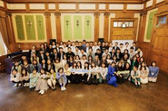年に2回、グループ社員が集まり総会を通じて交流を深めます