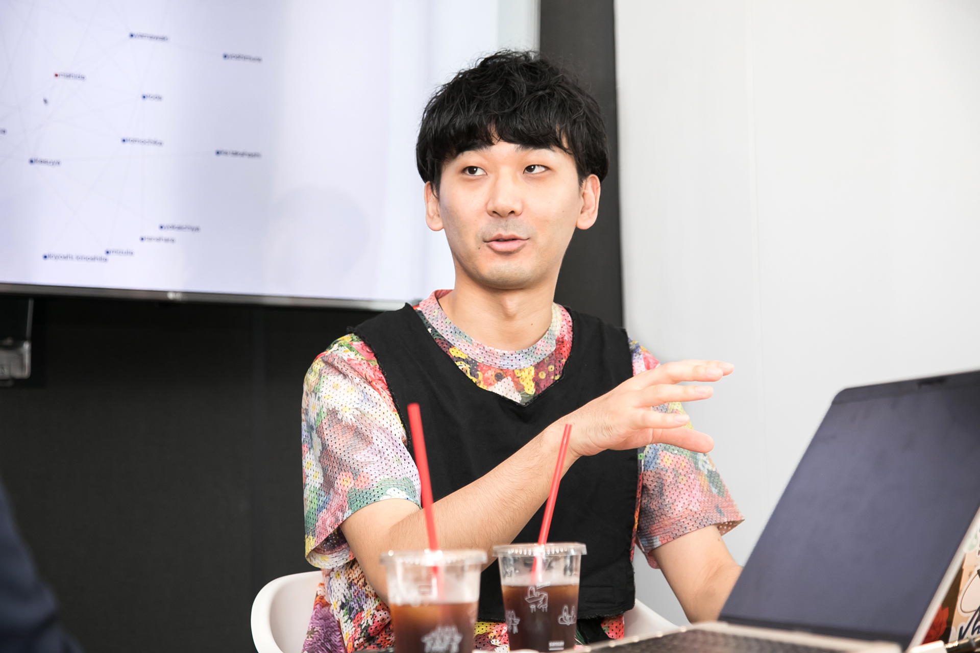 〝BizHint〟にて、鹿内学さんと人事データ/ピープルアナリティクスの最前線を追う連載。Sansan株式会社のデータ統括部門、DSOCの研究員、真鍋 友則 様、臼井 翔平 様、西田 貴紀 様との全３回（第１回）に渡る対談の撮影を担当させていただきました。