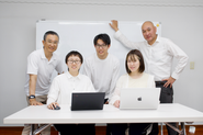 代表や役員とも近い距離で働いています。