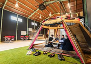 こちらは浜松本社。コワーキングスペース「The Garage」の運営も行っています。