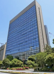 飯田橋駅徒歩3分の立地にオフィスがあります。