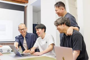 雑談・相談を大切にして仕事を進めています。