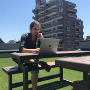 福岡オフィスはテラススペース有！晴れた日にはテラスで仕事をすることも。