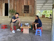 ベトナムのサービスエリア？でお茶をふるまってくれる知らないおじいちゃん。世界はおもしろい。