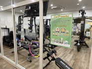 社内には低酸素のジムもあるんです