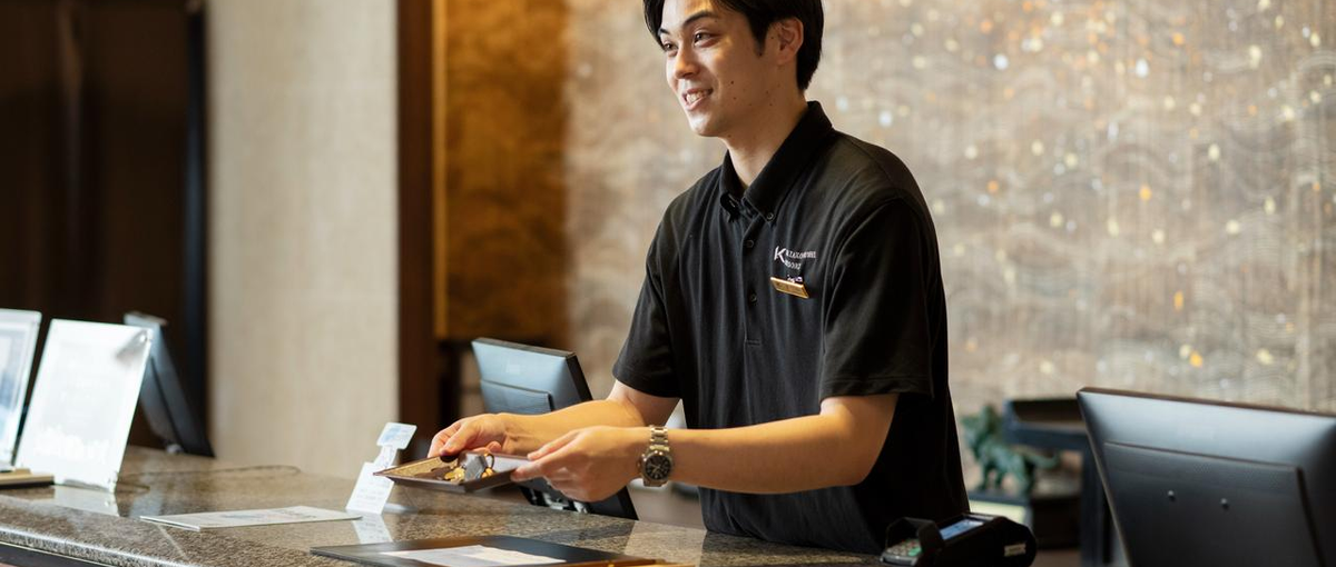 ホテルマンって、かっこいい。最上級の接客を身につける！｜新卒