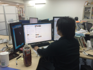 業務効率を高める為のトリプルディスプレイ等、要望があればどんどん導入！