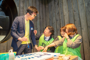 協力して高い目標を達成します