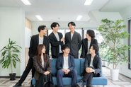 HIDANEには、多彩なバックグラウンドを持つ優秀なメンバーが集結しています！代表はビズリーチや楽天で実績を残し、数々の表彰を受賞。事業部長陣も電通デジタルやNTTドコモ出身者が名を連ねます。さらに、数万フォロワーのインフルエンサーや大規模メディアの立ち上げ経験者など、多様な人材が活躍中です。単に優秀なだけでなく、利他的で仲間意識が強く、互いを自分ごとのように考え、具体的なフィードバックを贈り合うことで、共に圧倒的な成長を実現できる環境がここにはあります！