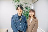 服装は自由です。リラックスして働けます。