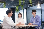 年次や役職に関係なく、お互いのビジョンをフラットに語り合える環境です。