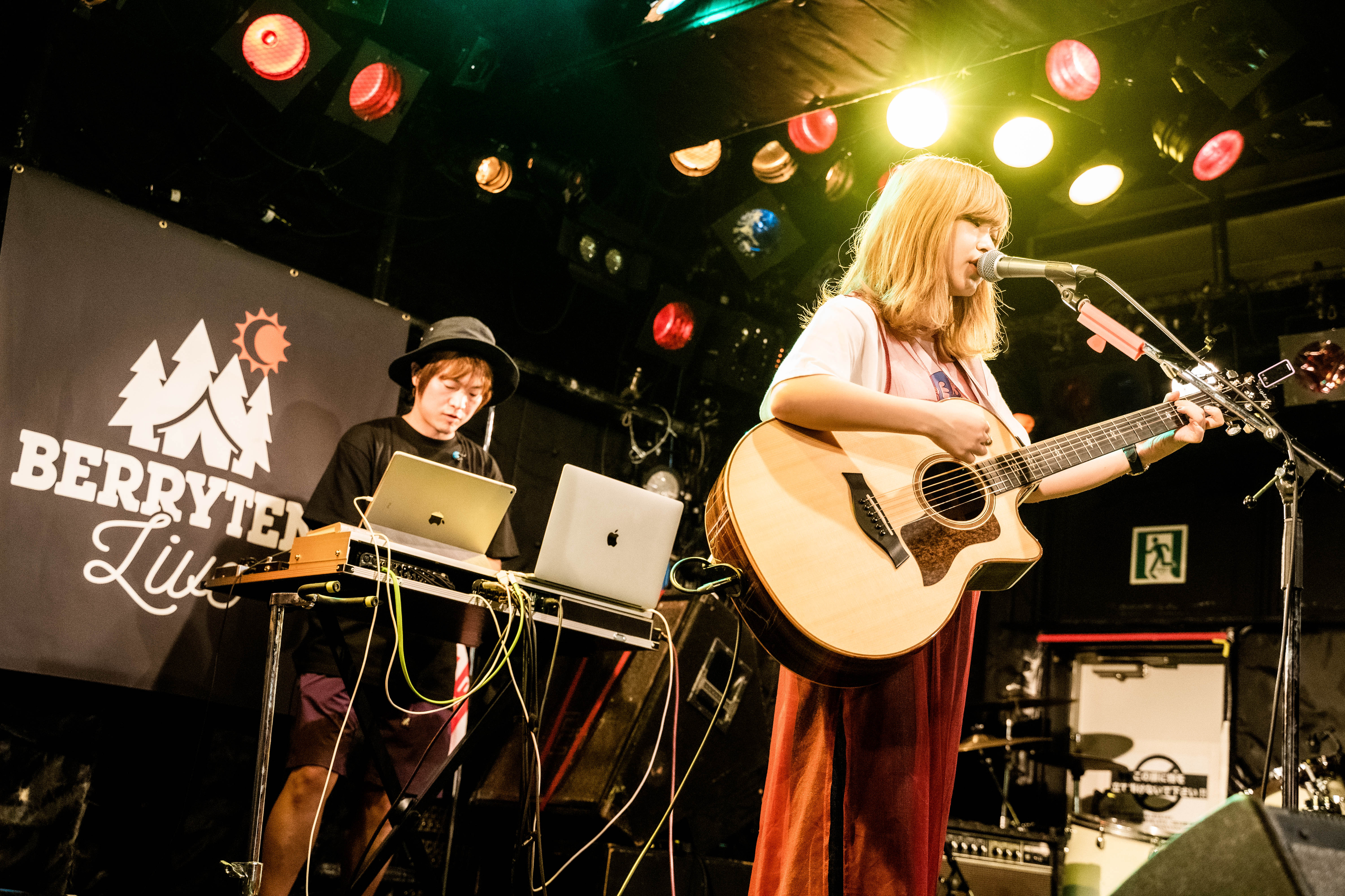 スチールカメラマン